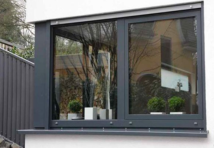 Fensterbank gegen Schlagregen abgesichert
